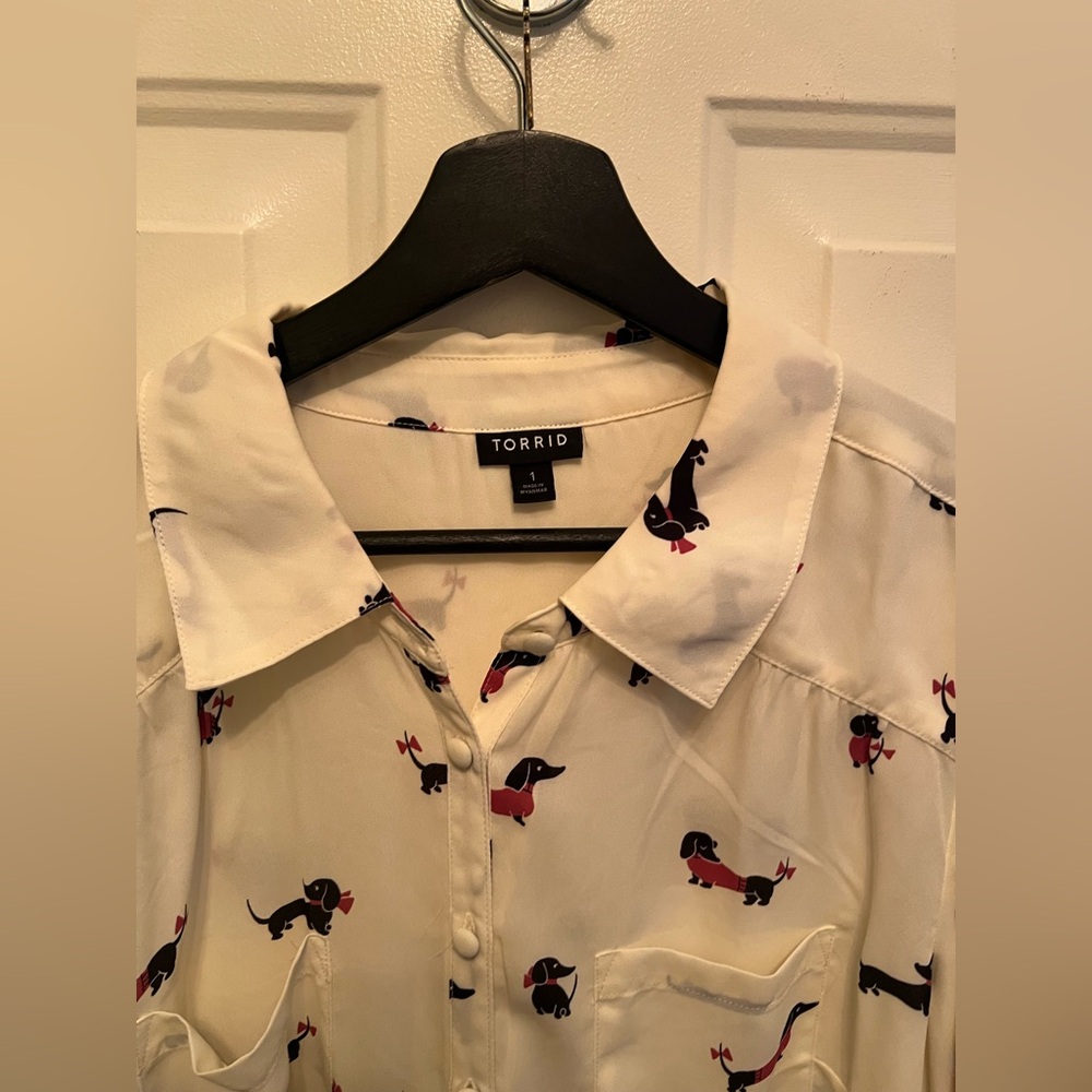 Torrid Ivory Madison Georgette Dachshund DOG Print Top Size 1 Classic Fit - Picture 2 of 9